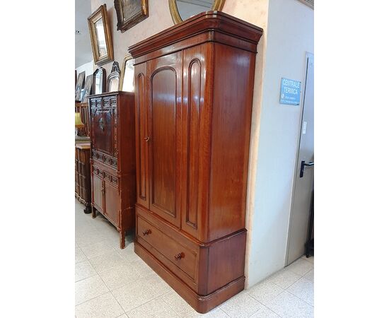 One-door wardrobe