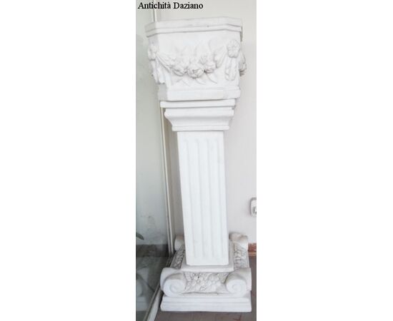 Colonna con vaso