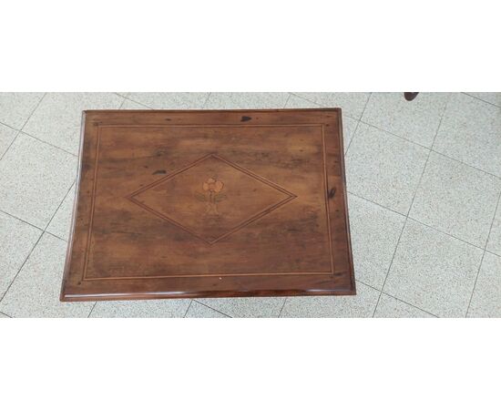 Small table with Luigi XVI inlays