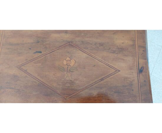 Small table with Luigi XVI inlays