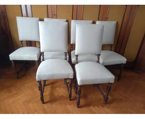 Six spool chairs in walnut in excellent condition