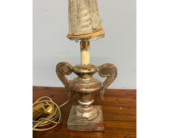 Antique palm-bearing lamp, 16th century, in wood and mecca silver, 36x19cm Antique palm-bearing lamp, 16th century, in wood and mecca silver, 36x19cm