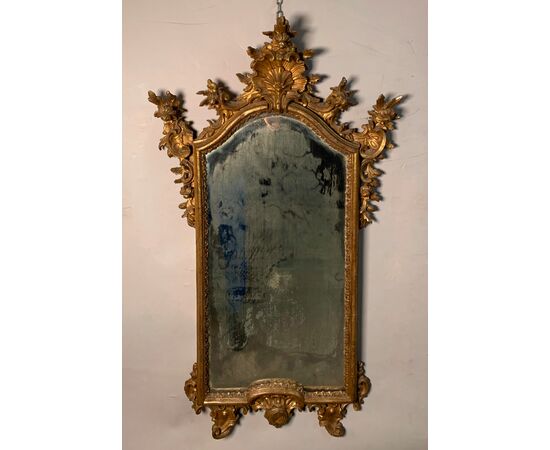 Carved and gilded wooden mirror. Northern Italy, 18th century.