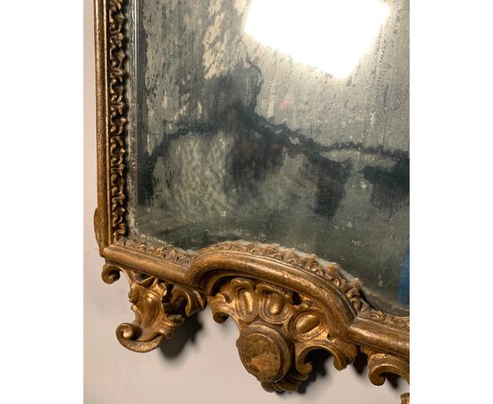 Carved and gilded wooden mirror. Northern Italy, 18th century.