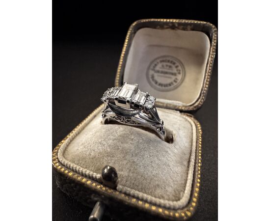 Anello  in  Platino  con  Diamanti