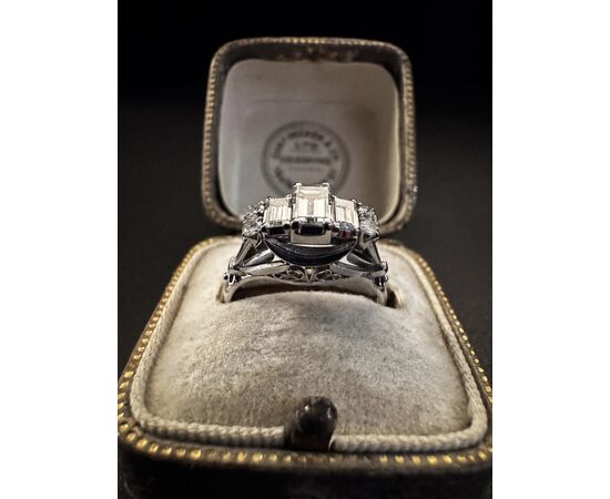 Anello  in  Platino  con  Diamanti