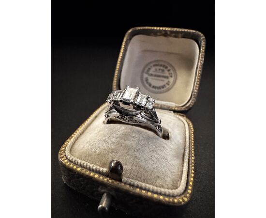 Anello  in  Platino  con  Diamanti