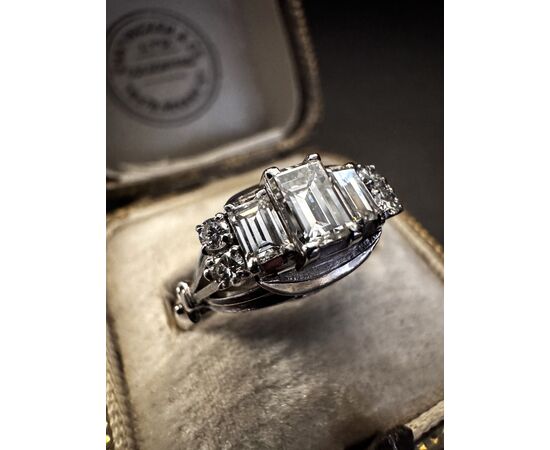 Anello  in  Platino  con  Diamanti