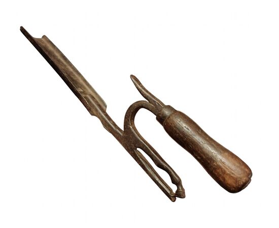Zoomorphic farrier's tool