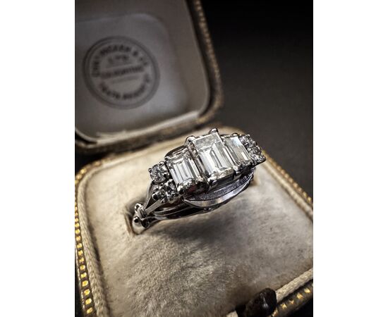 Anello  in  Platino  con  Diamanti