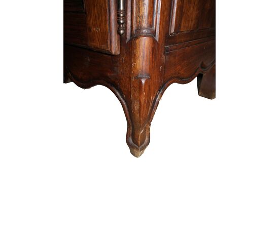 Elegant French solid oak wardrobe - late 19th century, Provençal style
