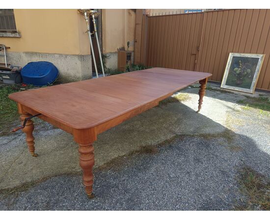 Elegant English table