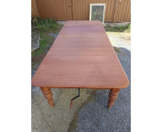 Elegant English table