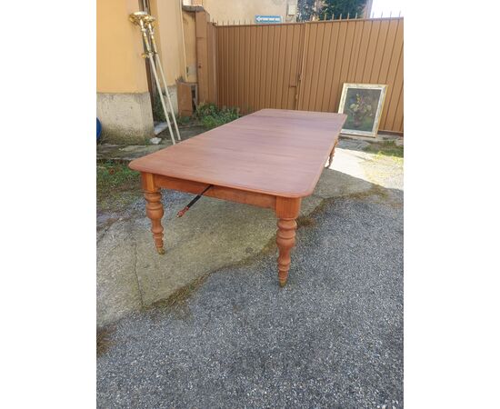 Elegant English table