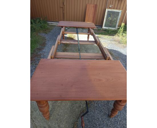 Elegant English table