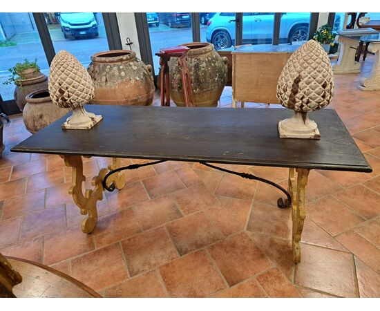 Large lyre-shaped lacquered table Large lyre-shaped lacquered table
