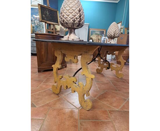 Large lyre-shaped lacquered table Large lyre-shaped lacquered table