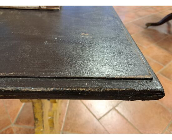 Large lyre-shaped lacquered table Large lyre-shaped lacquered table