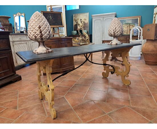 Large lyre-shaped lacquered table Large lyre-shaped lacquered table