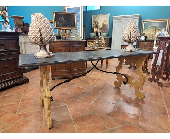 Large lyre-shaped lacquered table Large lyre-shaped lacquered table