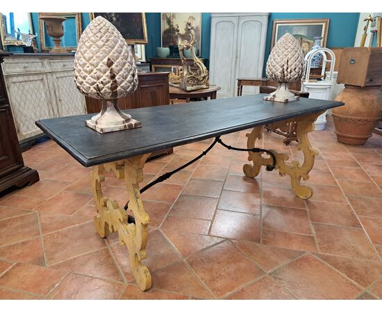 Large lyre-shaped lacquered table Large lyre-shaped lacquered table
