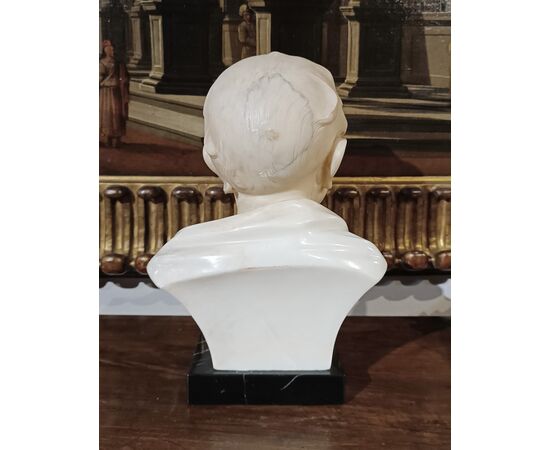 SCULTURA CON BAMBINO SORRIDENTE FINE DEL XIX SECOLO