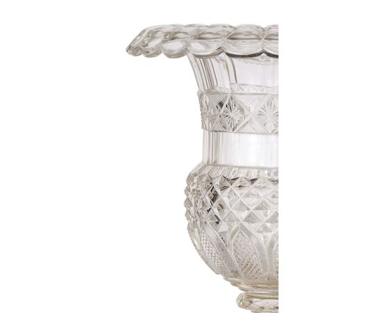 Vaso centrotavola in cristallo molato e bronzo dorato, Francia, primi XIX secolo Vaso centrotavola in cristallo molato e bronzo dorato, Francia, primi XIX secolo