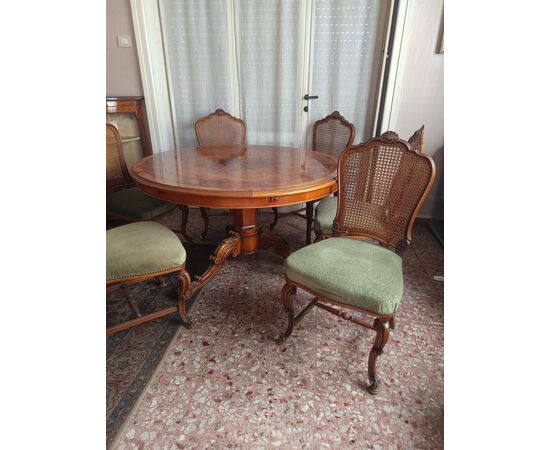salotto completo di tavolo 6 sedie e credenza