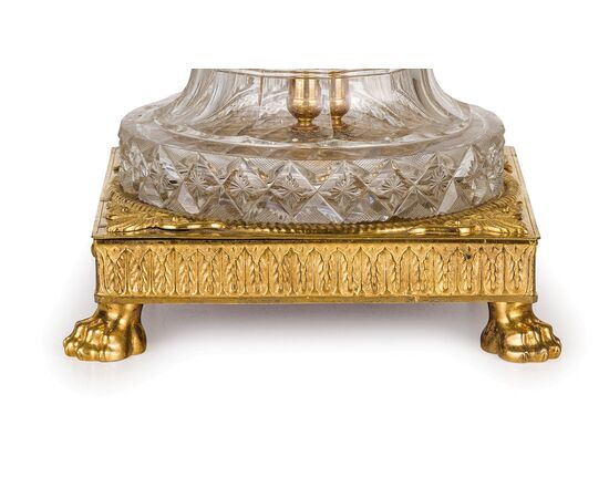 Vaso centrotavola in cristallo molato e bronzo dorato, Francia, primi XIX secolo Vaso centrotavola in cristallo molato e bronzo dorato, Francia, primi XIX secolo