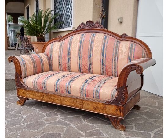 The Timeless Elegance of a 19th Century Venetian Walnut Sofa The Timeless Elegance of a 19th Century Venetian Walnut Sofa