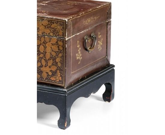 Lacquered and gilded wooden chest, China, early 20th century Lacquered and gilded wooden chest, China, early 20th century