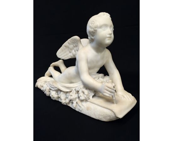 Scultura in marmo bianco, firmata Pompeo Marchesi, Amorino che scrive, 1840 Scultura in marmo bianco, firmata Pompeo Marchesi, Amorino che scrive, 1840