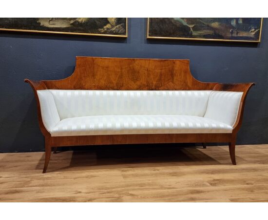 Imperial Biedermeier sofa in walnut from 1830 Vienna