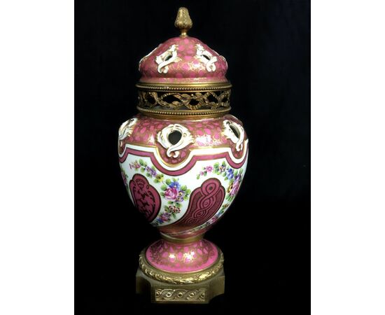 Polychrome porcelain incense burner, decorations and base in gilded bronze, France 19th century