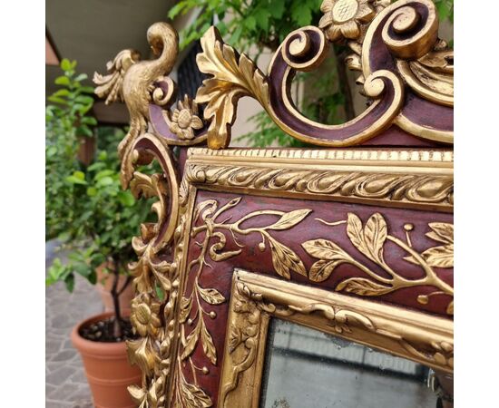 Important wooden mirror from 1850, lacquered and gilded, Venice, with frieze