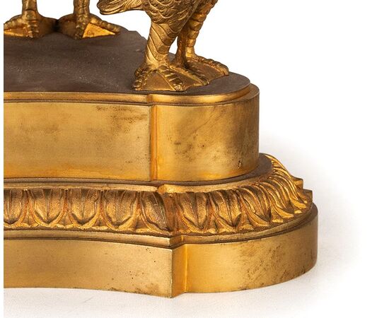 Centrotavola in bronzo dorato e vetro lavorato, Francia, XIX secolo, stile Impero Centrotavola in bronzo dorato e vetro lavorato, Francia, XIX secolo, stile Impero