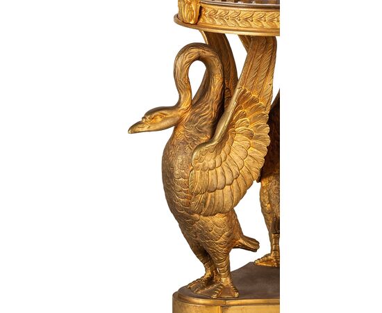 Centrotavola in bronzo dorato e vetro lavorato, Francia, XIX secolo, stile Impero Centrotavola in bronzo dorato e vetro lavorato, Francia, XIX secolo, stile Impero