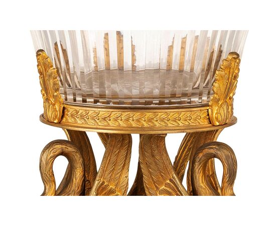 Centrotavola in bronzo dorato e vetro lavorato, Francia, XIX secolo, stile Impero Centrotavola in bronzo dorato e vetro lavorato, Francia, XIX secolo, stile Impero