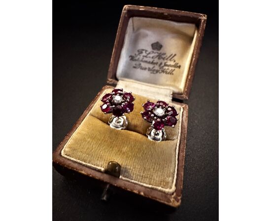 Orecchini   con  Rubini  e  Diamanti Orecchini   con  Rubini  e  Diamanti