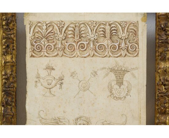 Coppia di disegni a china su carta con studi per grottesche, fregi ed elmi. Pittore del centro Italia del XVII secolo Coppia di disegni a china su carta con studi per grottesche, fregi ed elmi. Pittore del centro Italia del XVII secolo