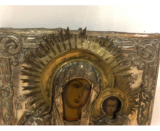 Icon depicting the Madonna and Child, painting on wood panel, embossed silver-plated copper Riza, 19th century