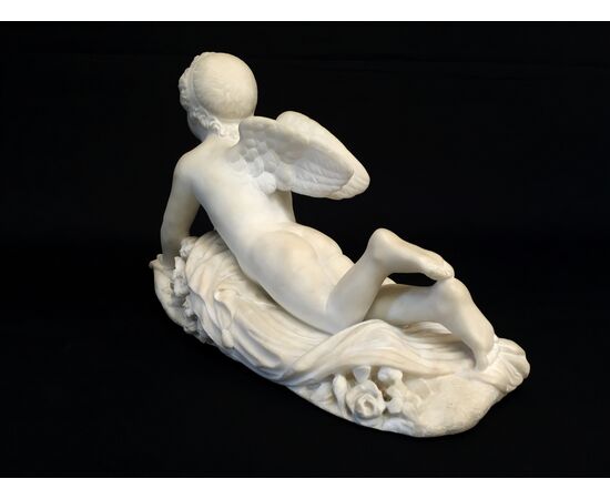 Scultura in marmo bianco, firmata Pompeo Marchesi, Amorino che scrive, 1840 Scultura in marmo bianco, firmata Pompeo Marchesi, Amorino che scrive, 1840