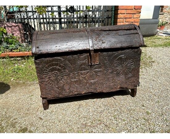 Curved chest