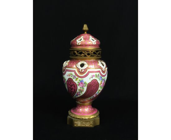 Polychrome porcelain incense burner, decorations and base in gilded bronze, France 19th century