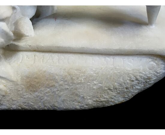 Scultura in marmo bianco, firmata Pompeo Marchesi, Amorino che scrive, 1840 Scultura in marmo bianco, firmata Pompeo Marchesi, Amorino che scrive, 1840