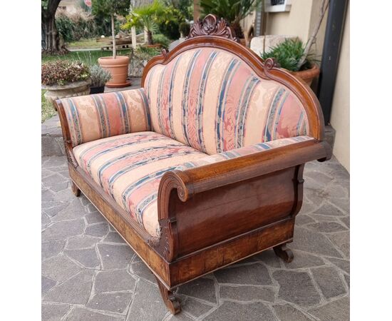 The Timeless Elegance of a 19th Century Venetian Walnut Sofa The Timeless Elegance of a 19th Century Venetian Walnut Sofa