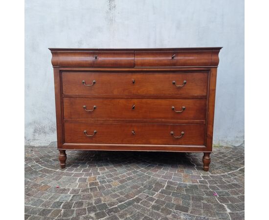 Cherry wood chest of drawers from the 1800s Cherry wood chest of drawers from the 1800s
