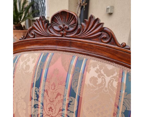 The Timeless Elegance of a 19th Century Venetian Walnut Sofa The Timeless Elegance of a 19th Century Venetian Walnut Sofa