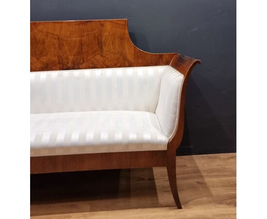 Imperial Biedermeier sofa in walnut from 1830 Vienna