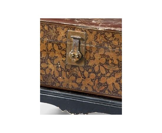 Lacquered and gilded wooden chest, China, early 20th century Lacquered and gilded wooden chest, China, early 20th century